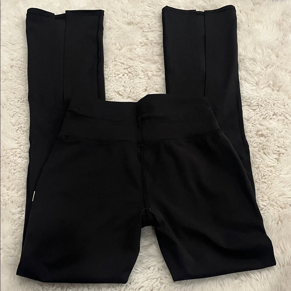 Vuori Flare Black Leggings With Stylish Slit - Picture 6 of 6